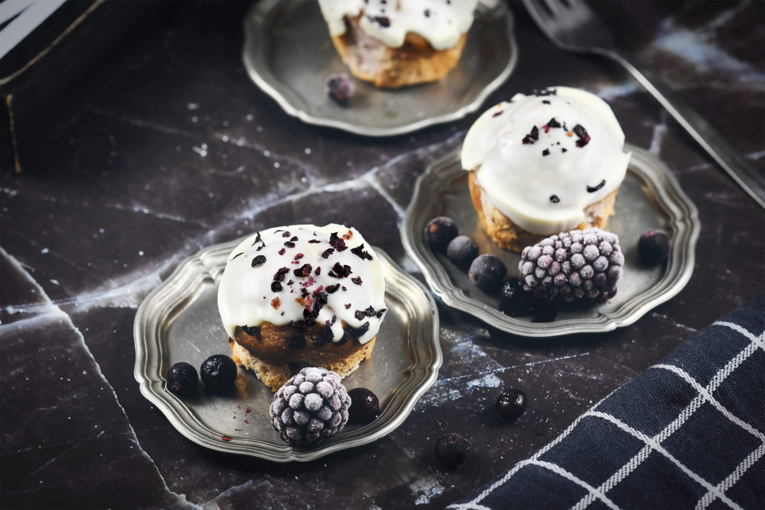 https://www.escoffieronline.com/wp-content/uploads/2014/03/Blueberry-and-blackberry-muffins-with-white-frosting-scaled.jpg