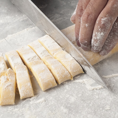 10 Rolling Pin Substitutes That Could Come In Handy